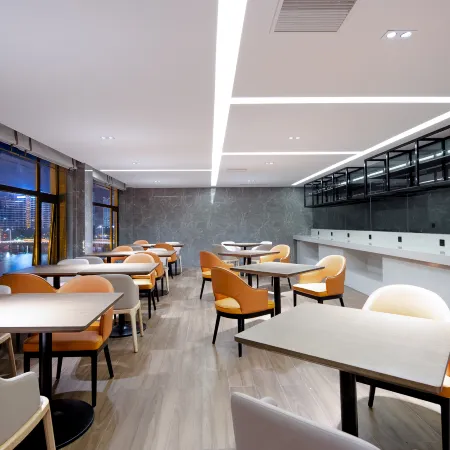 Liangzhi Huipin Hotel (Sanya Zhongfu Duty Free International Shopping Mall Shop) Отели рядом с достопримечательностью «Первый Рынок»