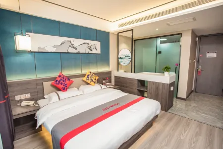 Junyi Hotel (Qinyang Qinbei Industrial Park) Отели в г. Циньян