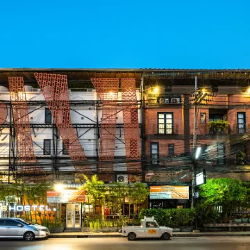 The 8 Factory Hotel Hotels near Wat Chulamani