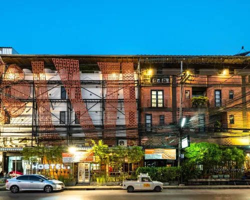 The 8 Factory Hotel Hotels near Wat Chulamani