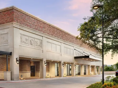 Warwick Melrose Hotel Отели рядом с достопримечательностью «Мак-Кинни-авеню»