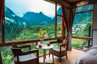 徳欽雨崩八号公館民宿 氷の湖周辺のホテル