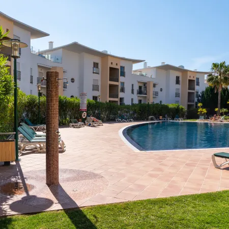BnB Homes Ocean View Apartment with relax Terrace, 2 Swimming pools & Tennis court