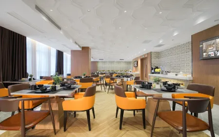 Vienna International Hotel (Nanchang Initiated Outlets Shop) Отели рядом с достопримечательностью «East China Institute of Technology Fenglin Campus»