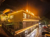 Jiuzhaigou Dongyunge Hotel Отели в г. Цзючжайгоу