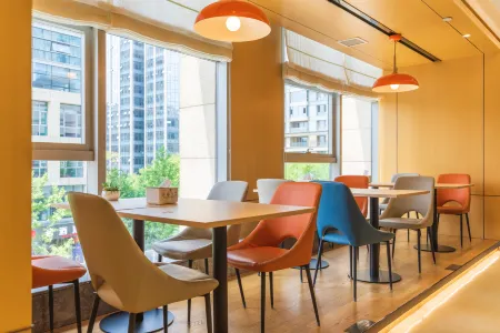 Holiday Inn Express Xi'an North Отели рядом со станцией Xi'an North Railway Station