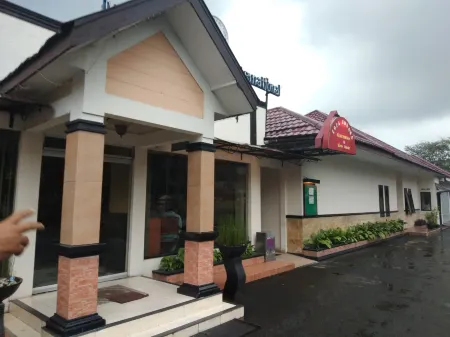 Motel Danau Toba International Отели в г. Medan Baru