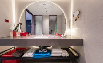 Jiugetangli Hotel(Jinan Daming Lake Quancheng Square Store)