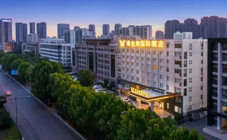 Vienna International Hotel (Hefei Central City Fanhua Avenue Subway Station) Отели рядом с достопримечательностью «Hefei Finance And Economy Vocational Institute»