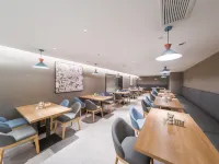Home·NEO Hotel (Guangzhou Exhibition Center Pazhou Metro Station) Hotels near Canton Fair