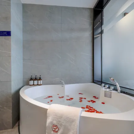 Qujing Qihui Intelligent Hotel (Qiqu Dreams Great World Branch)