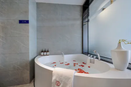 Qujing Qihui Intelligent Hotel (Qiqu Dreams Great World Branch) Отели рядом с достопримечательностью «Qujing Bund Cultural Tourism Scenic Area»