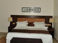 De Brass Suites Hotel Hotels in Okaka