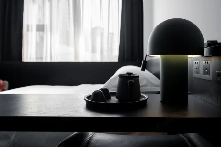 Jinan Manting Light House Hotel(Shandong houlou Impression City) Отели рядом с достопримечательностью «Baihua Park»