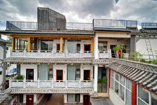 Tingfeng Courtyard Inn