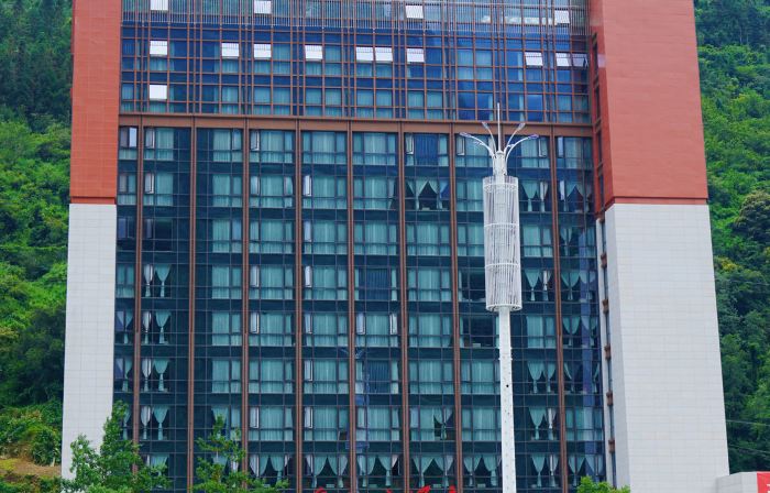 Baoxing Jiajinshan Hotel
