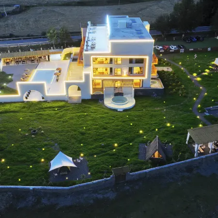 Miyunye Luxury Private Tang Homestay (Kangding Branch)