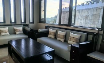 Listen to Ziyun. Yunshang Shiwai Hotel