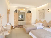 Moli Homestay, Turks County