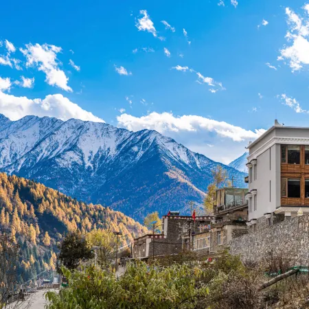 Siguniang Mountain and other winds come to the snow mountain B&B