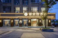 Royal Garden Hotel