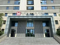 G Homestay (Xuchang Furonghu)