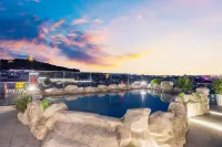 Maitreya Picks the Moon Xingyu Panorama Intelligent Film and Television Hot Spring B&B