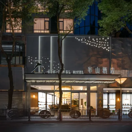 Guiyang Banshan Hotel (Jiaxiu Lou Qingyun Market)