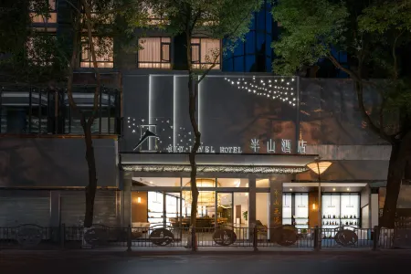 Guiyang Banshan Hotel (Jiaxiu Lou Qingyun Market) Отели рядом с достопримечательностью «Guizhou Institute of Technology»