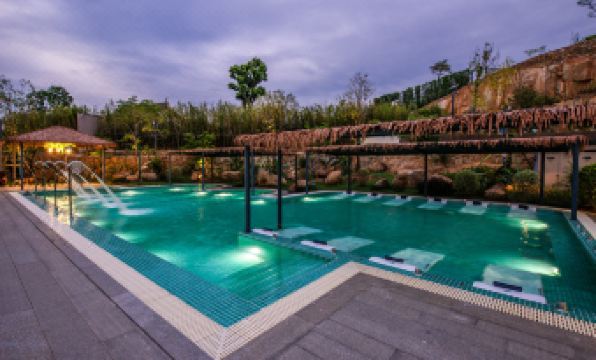 Yanzishan Hot Spring Hotel