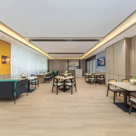 Li Yi Hotel Kuitun Yimaxiang Tourism Cultural Block · Admin Service Center Branch)