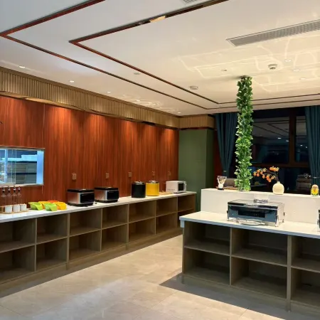 Qira Yuehua Grand Hotel Отели в г. Целе