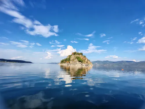 Fuxian Lake Yihu Spring Hotel - Airport Shuttle