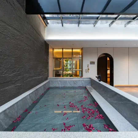 YihaiHolidayHotSpringHotel