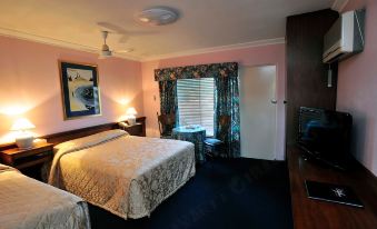 Clifton Motel & Grittleton Lodge