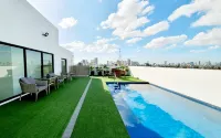 Privato Makati - piscina