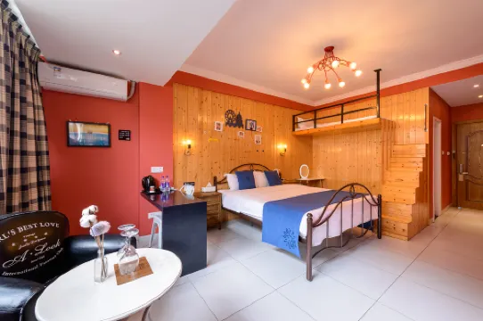 三亞夏末花開民宿（大東海店）