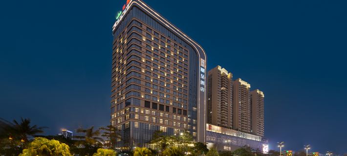 Rezen Hotel Hotele w: Zhanjiang