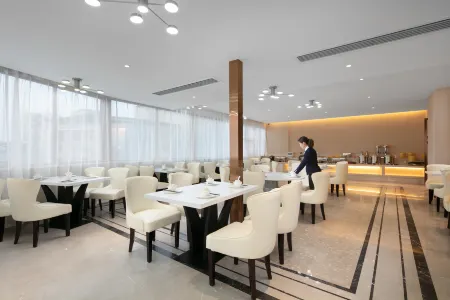 Vienna Hotel（ Yongzhou Dong'an High-speed Railway Station Hotel）