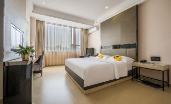 Boutique Holiday Hotel (Beihai RT-Mart High-speed Railway Station)