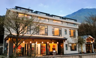 My Yard B&B Hotels near Zhurong Peak