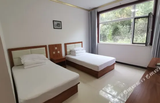 觀湖假日酒店（易縣易水湖太行水鎮店）