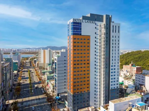 Layers The Luxurious Hotel Отели рядом с достопримечательностью «Морской пляж Тадэпхо»