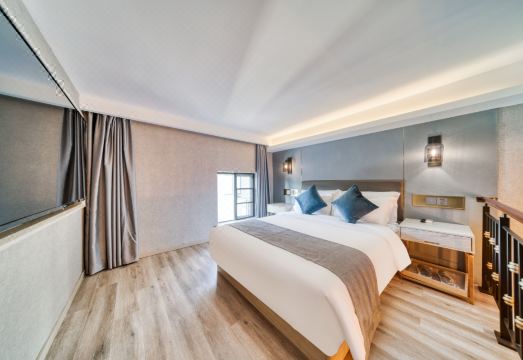 3. 지타이 호텔 -..