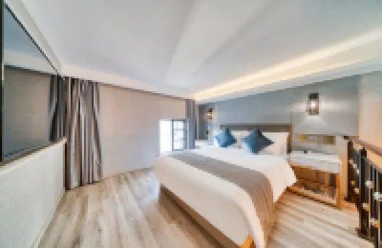 โรงแรมเว่ยติง เซ็นจูรี่ (สถานีรถไฟเซี่ยงไฮ้ จตุรัสใต้)