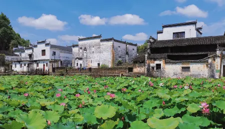 Zhizhonghe Guesthouse Отели рядом с достопримечательностью «Yancun Ancient Building Complex in Ming and Qing Dynasties»