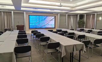 Ease Hotel (Dandong Railway Station Post and Telecommunications Building)