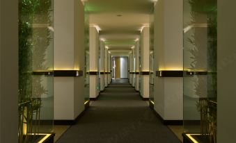 SFEEL DESIGN Hotel (Chengdu Renmin South Road Nijiaqiao Subway Station)