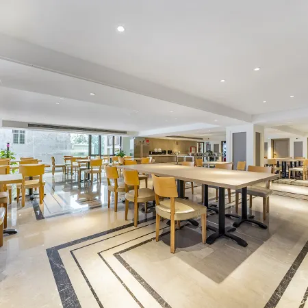 Vienna Hotel 5.0 Huazhou North Shore