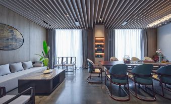 A modern-looking room with large windows, chairs, and tables in the middle at NINGDE SANDU'AO FLIPORT HOTEL